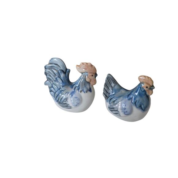 Vintage Hen and Rooster Salt & Pepper Shakers No Stops - Picture 4 of 4